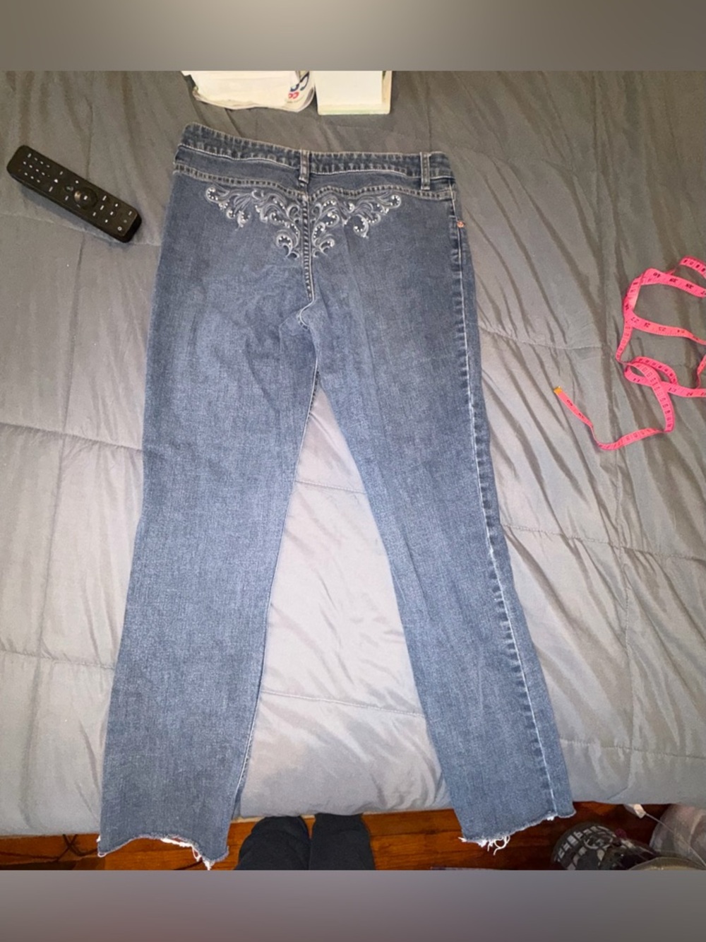 Cache Distressed Bootcut Jeans Size 8 Embroidered Back Y2K - Picture 8 of 10